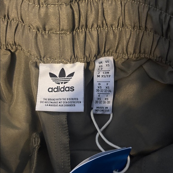 Adidas Essentials Woven Wide Leg Cargo Pants - Picture 5 of 5